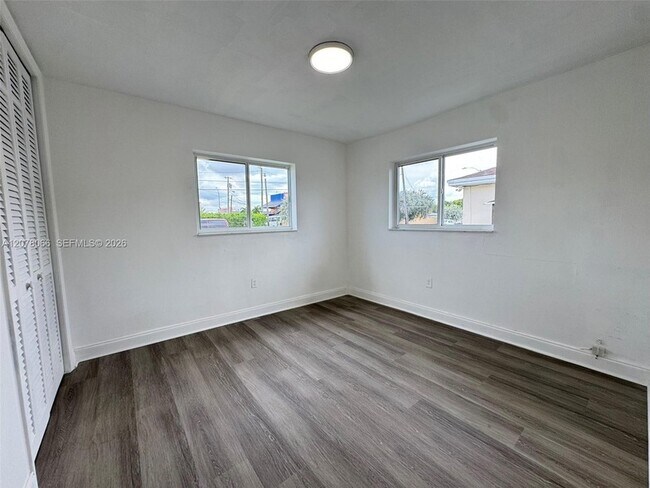 Building Photo - 9355 SW 39th St