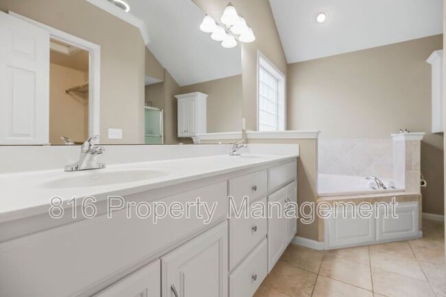 Building Photo - 701 Tomahawk Ct