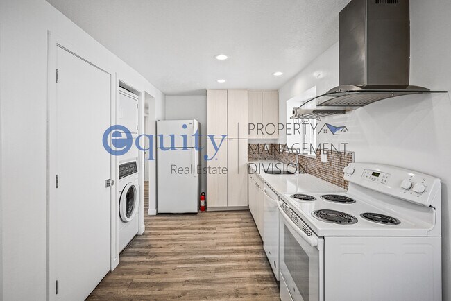 Building Photo - 311-3360 3360 S