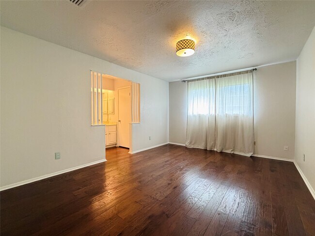 Building Photo - 22319 Merrymount Dr