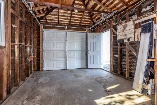 Building Photo - 312 S Myrtle St