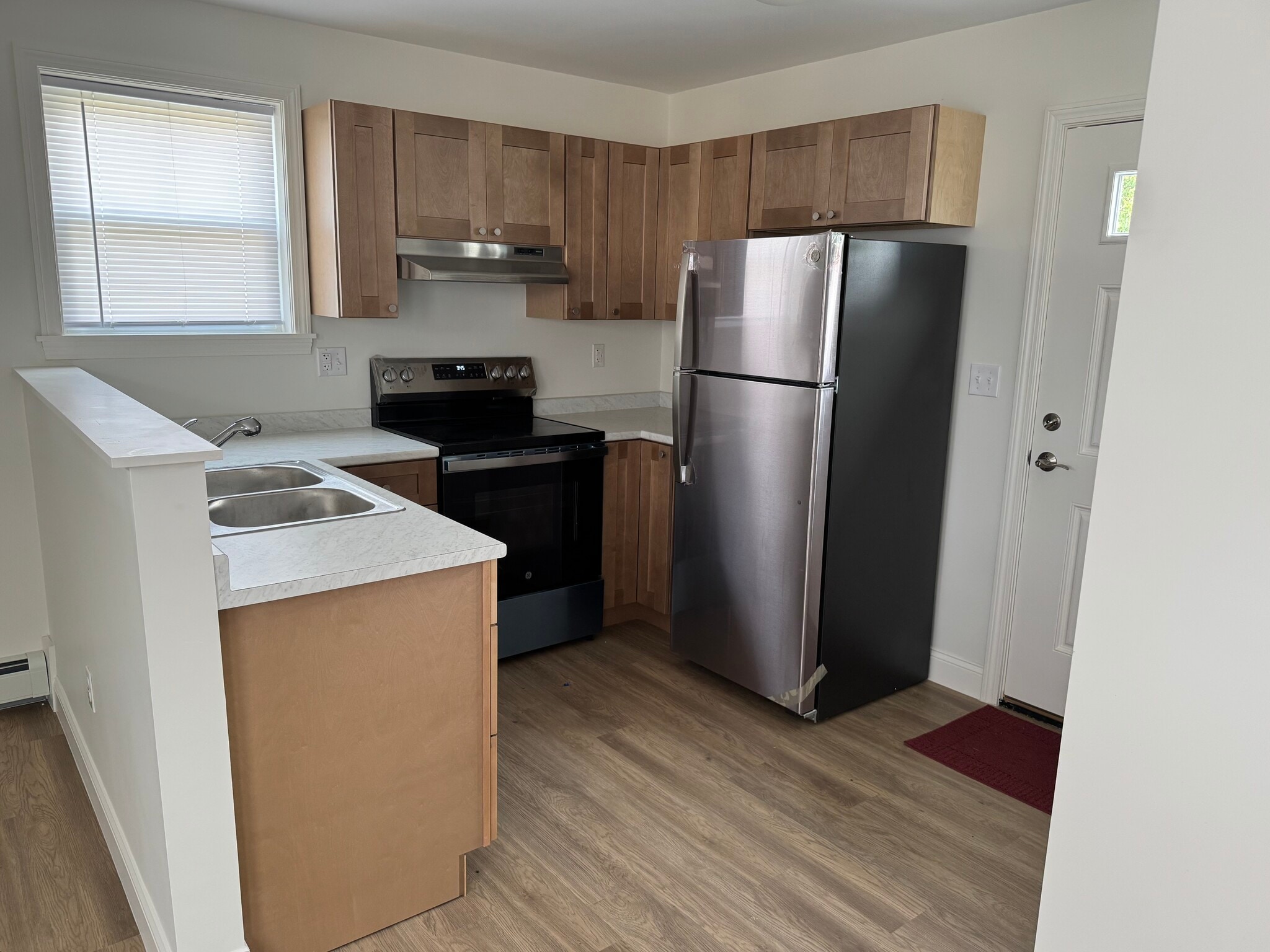 Building Photo - 33 Hoppin Ave