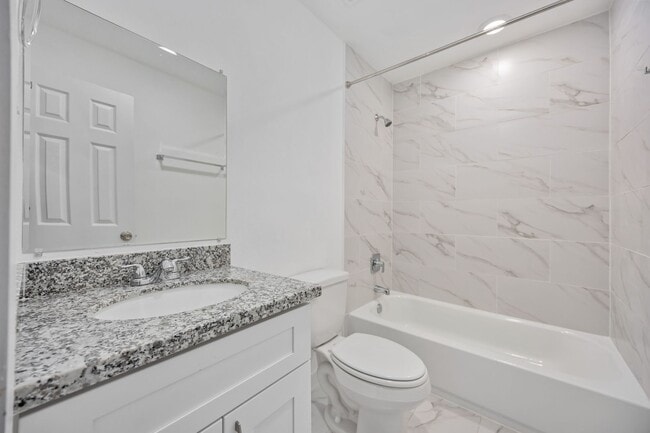 Building Photo - Your Dream Home Awaits!