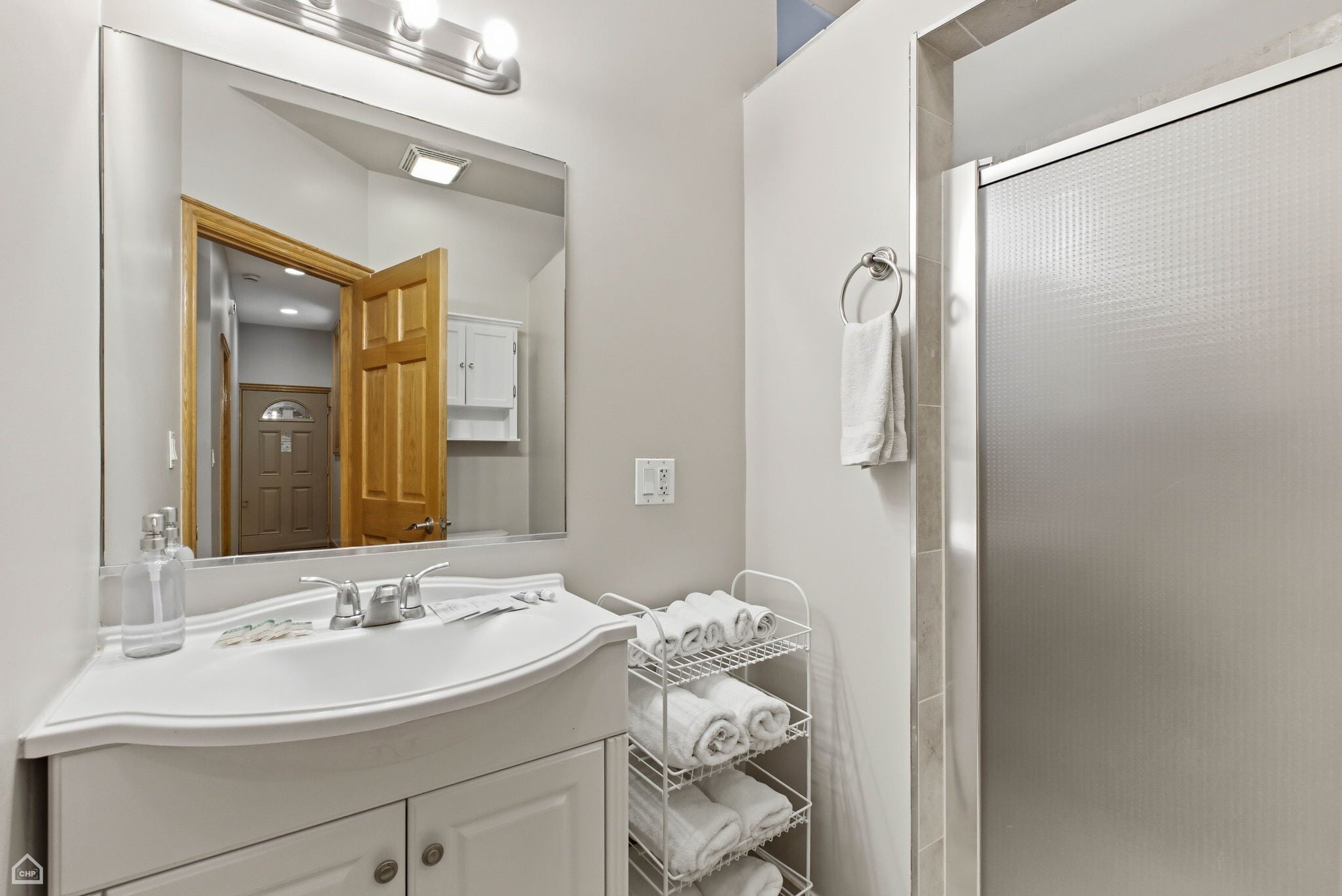 Building Photo - 1353 S California Ave