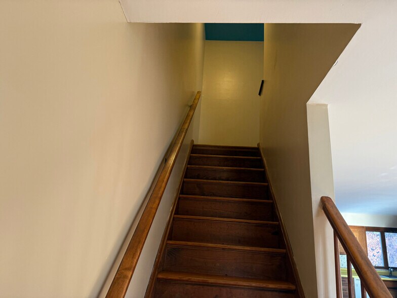 Building Photo - 7 Bryson Ave