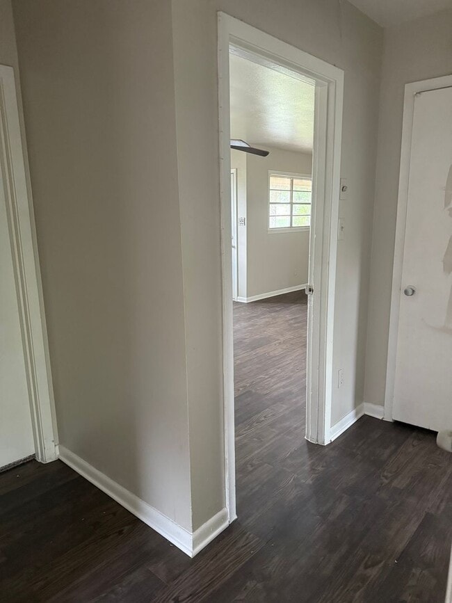 Building Photo - 3 bedroom 1 bath