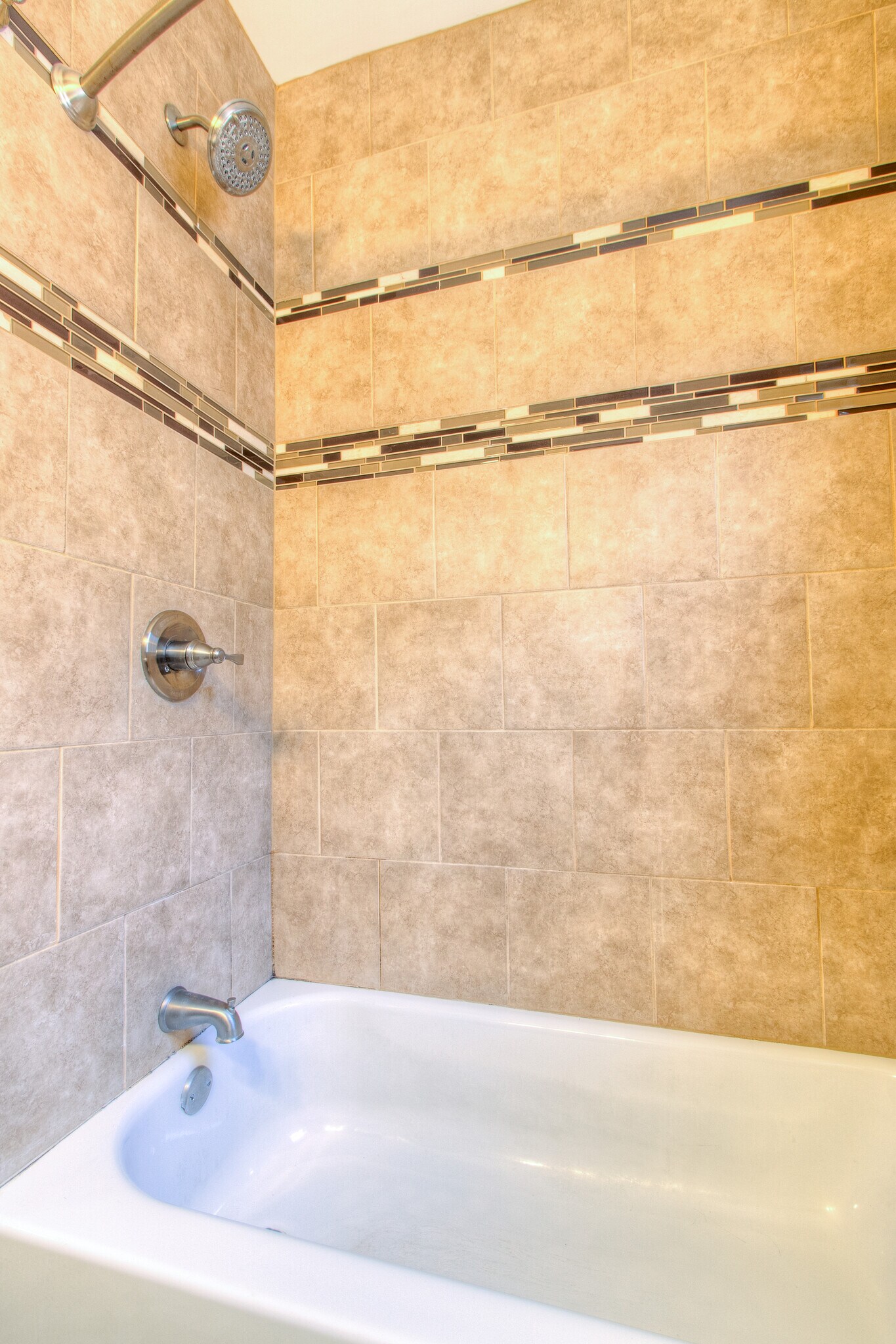 Building Photo - 5012 Chippewa St