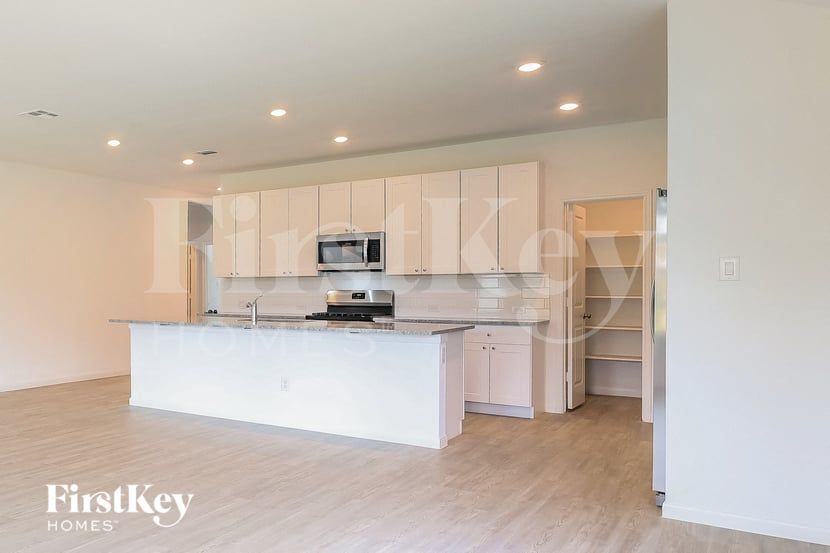 Building Photo - 6728 Beehive Dr