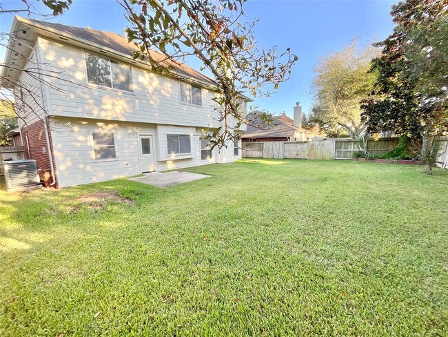 Building Photo - 17607 W Copper Lakes Dr