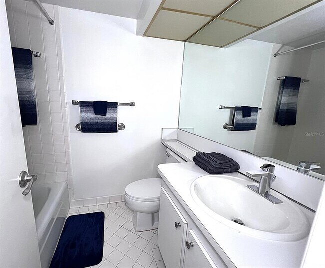 Building Photo - 4775 Cove Cir