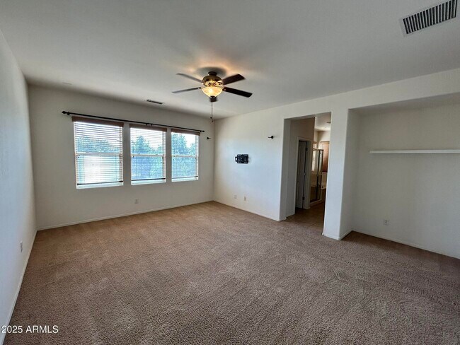 Building Photo - 1129 E Park Ave