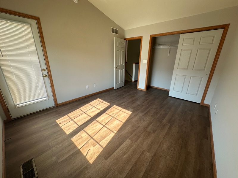 Building Photo - 440 4th Ave