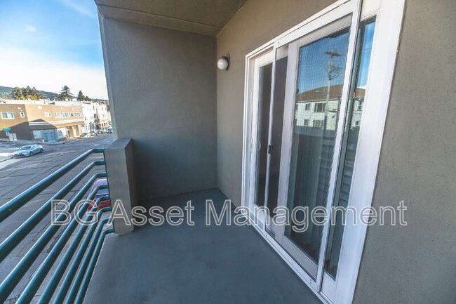 Building Photo - 1459 MacArthur Blvd