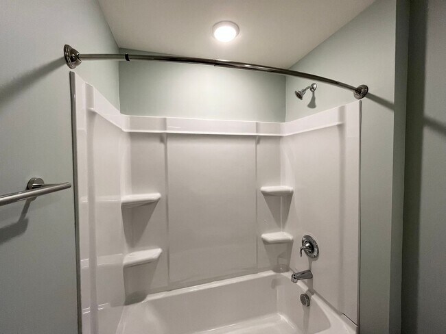 Building Photo - Stunning 3BD, 2.5BA Townhome Near Downtown Durham, RDU Airport, and RTP