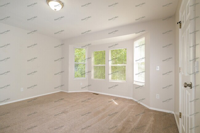 Building Photo - 4918 High Crest Ct