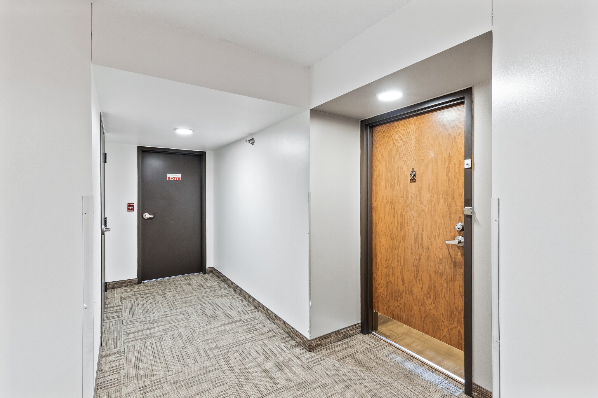 Building Photo - 6615 Lake Shore Dr S