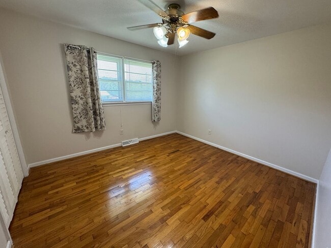 Building Photo - Nice 3/2 House in Lindale- $1,495
