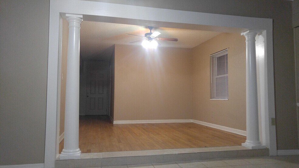 Living room - 455 39th Ave N