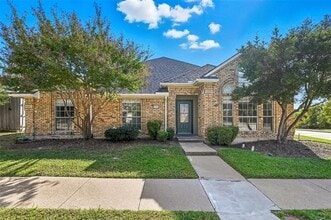 Building Photo - 2704 Picasso Pl