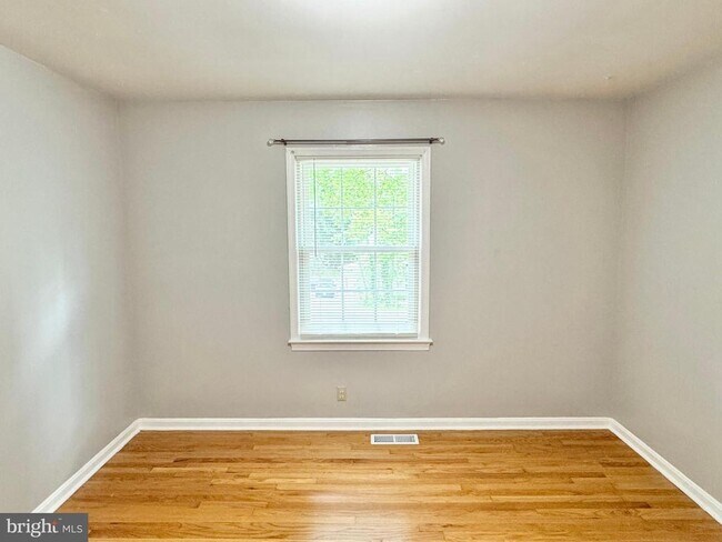 Building Photo - 36 Seneca Terrace