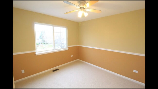 Building Photo - 217 Sparrow Ln