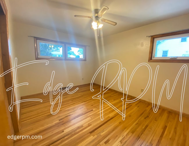 Building Photo - 3 bedroom 1 bath DUPLEX