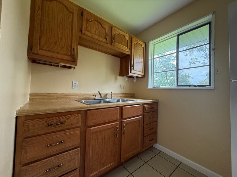 Building Photo - 7727 Paddington Dr