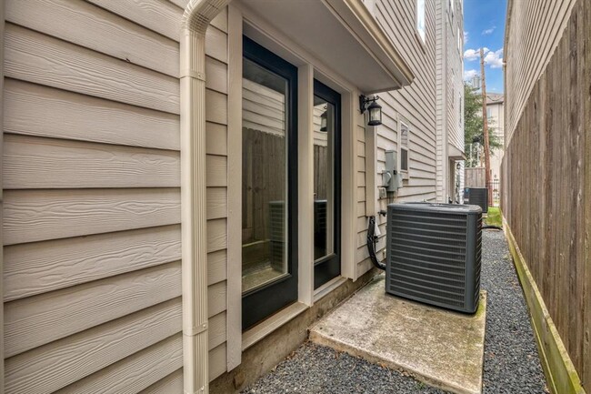 Building Photo - 5521 Petty St