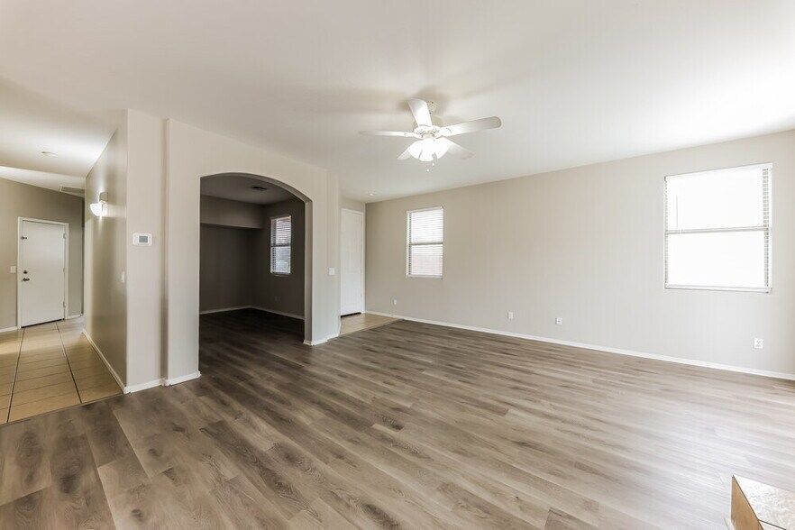 Building Photo - 7612 S 68th Dr