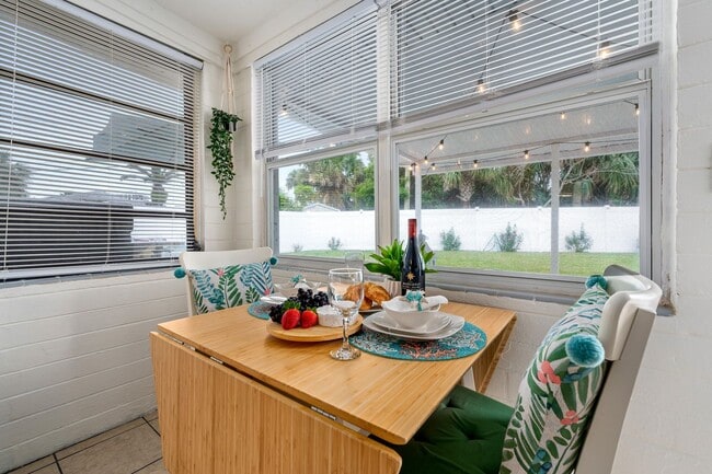 Building Photo - 6 Palmetto Dr