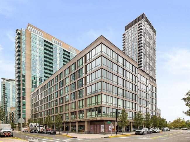 Building Photo - 2 Shore Ln