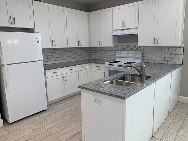 Building Photo - 4221 Alvin St