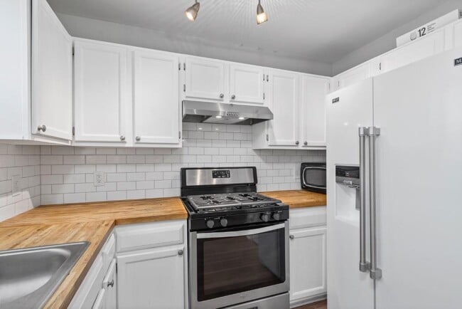 Building Photo - 911 Flatters Way