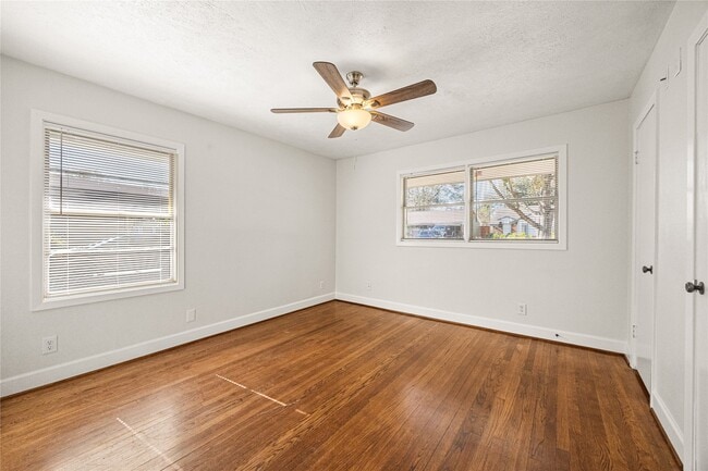 Building Photo - 2018 Woodvine Dr