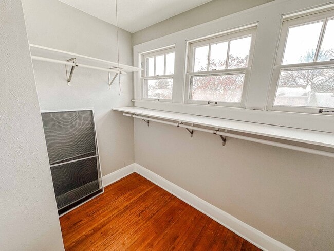 Building Photo - Move In Ready Gem on Lowe Rd. - West End