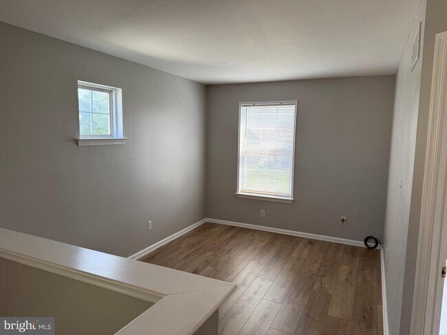 Building Photo - 25 Shawn Ln