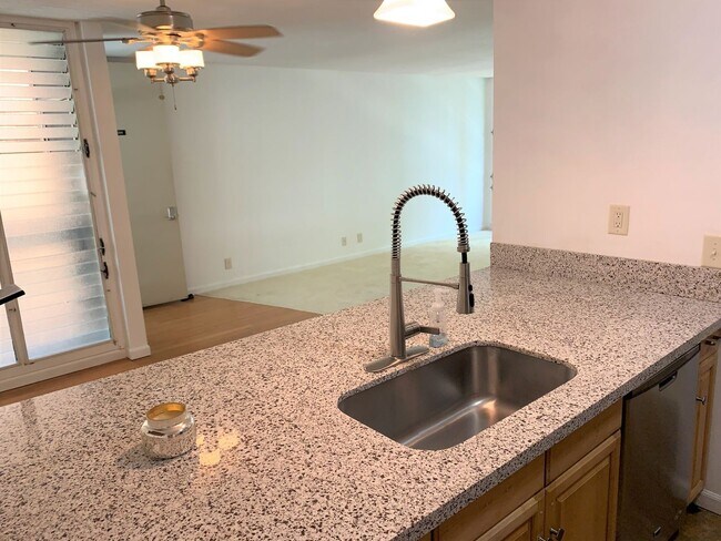 Building Photo - Upgraded 3 bed 2 bath condo in Kailua Town, 2 covered parking