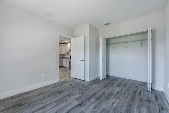 Building Photo - 1119 Osceola Dr