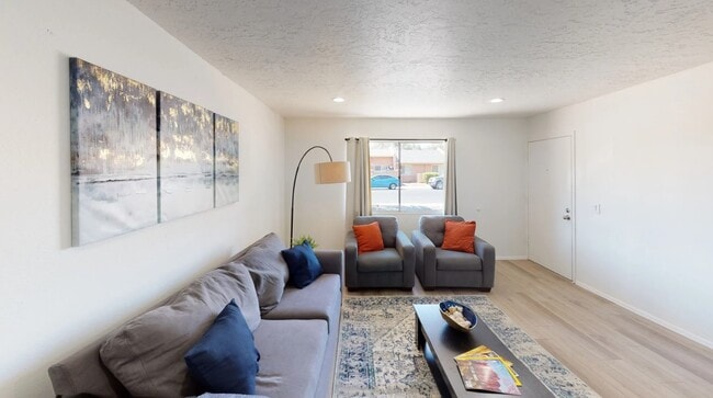 Building Photo - 328 E Dunbar Dr