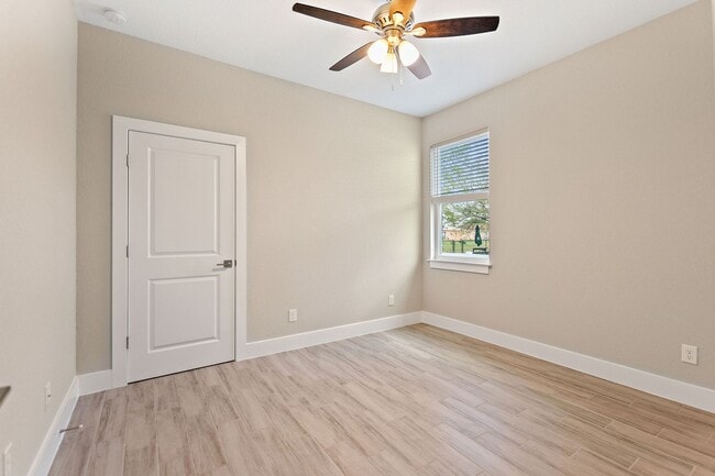 Building Photo - 141 Barrington Dr