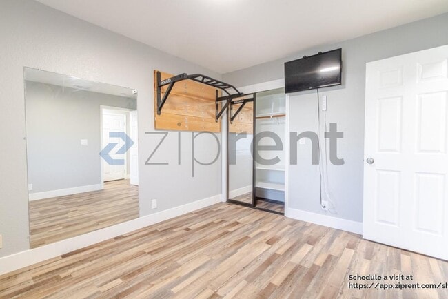 Building Photo - 5912 Laguna Villa Way