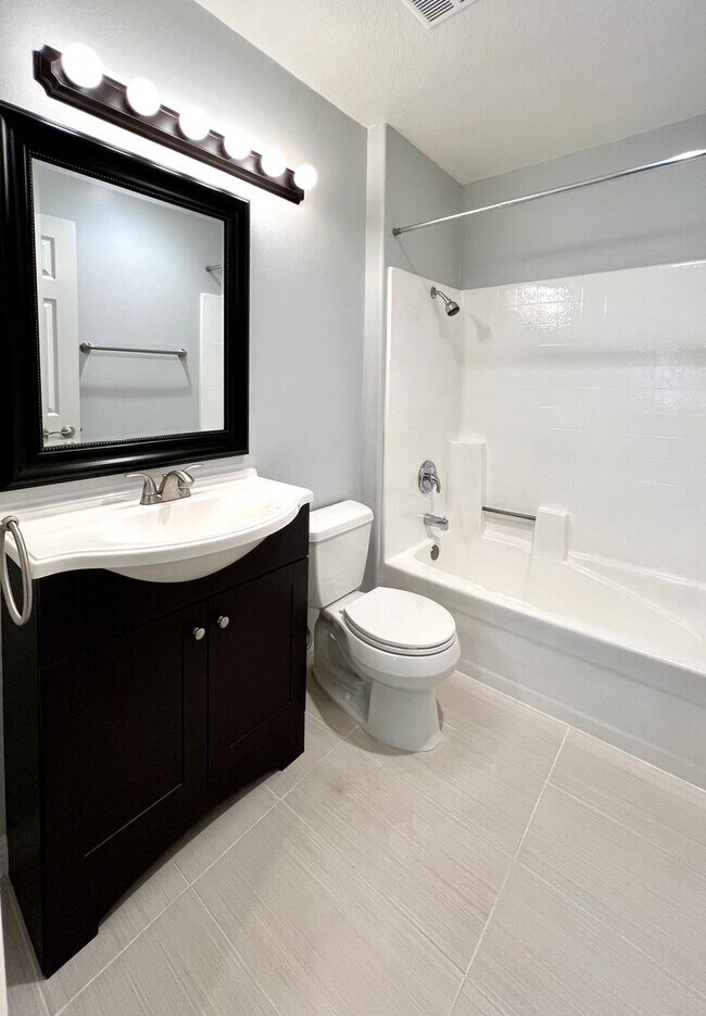 Building Photo - Beautiful 2 Bedroom Home in Windsong