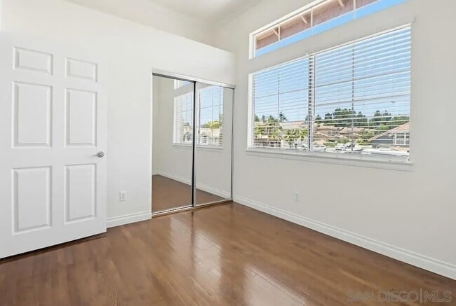 Building Photo - 1100 Corrales Ln