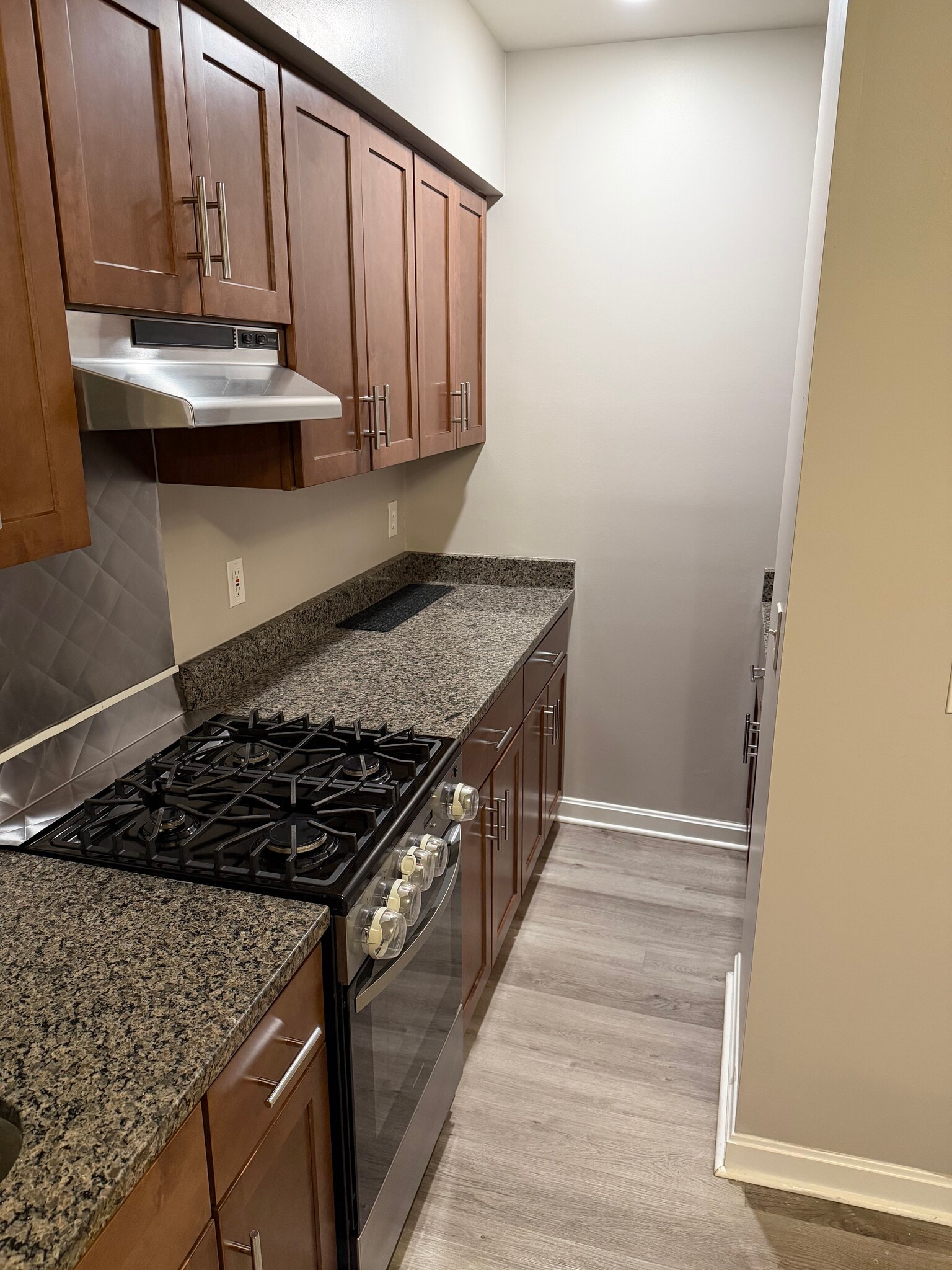 Building Photo - 406 N Broadway