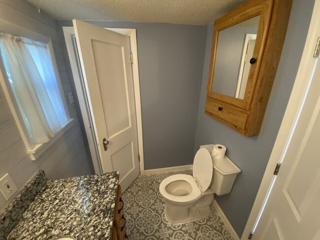 Building Photo - CENTRALLY LOCATED THREE BEDROOM HOUSE IN H...