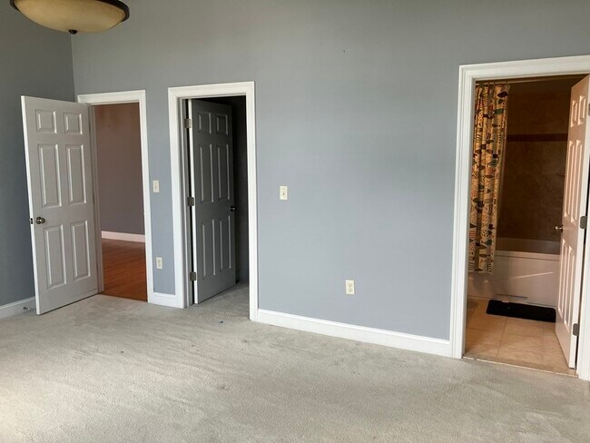 Building Photo - 215 Harvard St