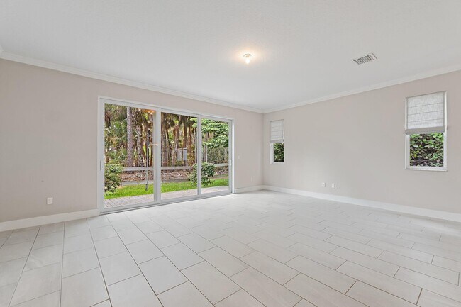Building Photo - 6825 Pointe of Woods Dr