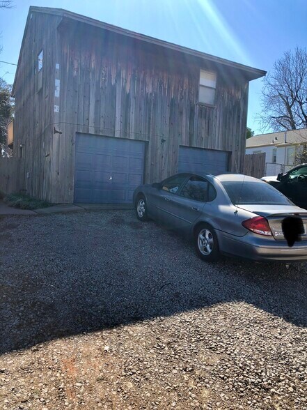 Building Photo - 919 W Tyler Ave