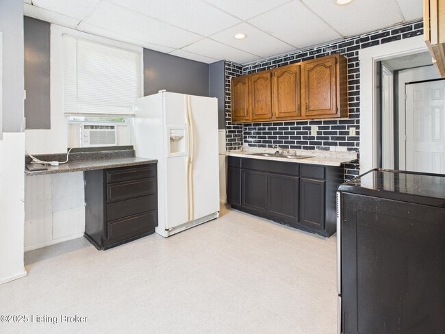 Building Photo - 1919 Center St