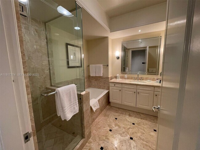 Building Photo - 1435 Brickell Ave